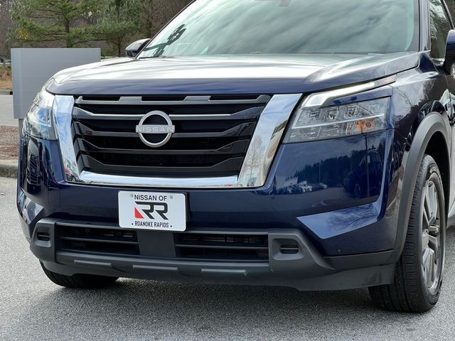 2022 Nissan Pathfinder SV