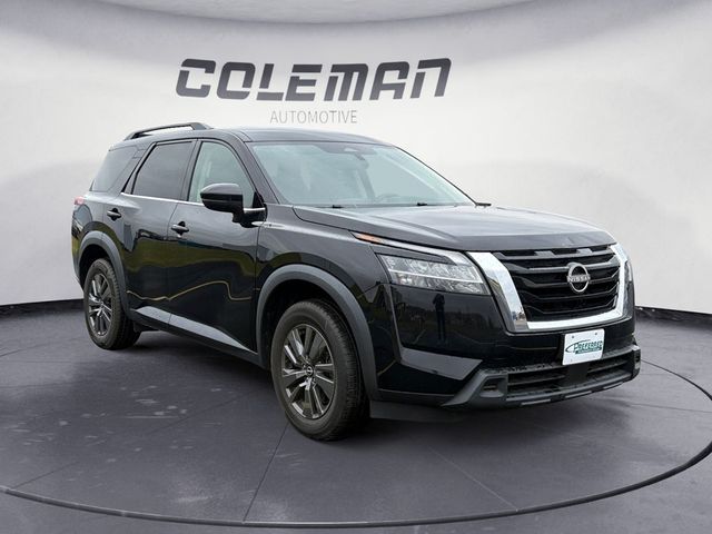 2022 Nissan Pathfinder SV