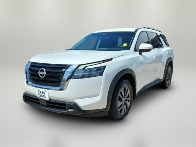 2022 Nissan Pathfinder SV