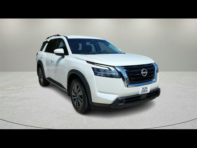 2022 Nissan Pathfinder SV