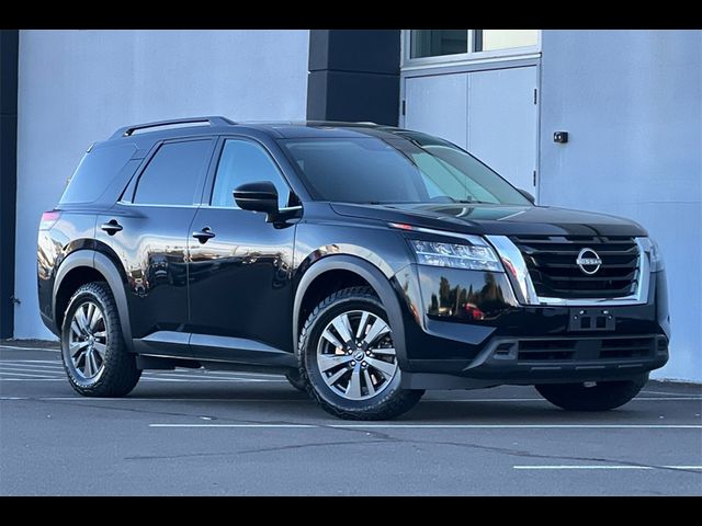 2022 Nissan Pathfinder SV