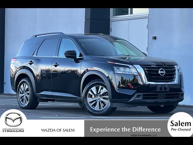 2022 Nissan Pathfinder SV