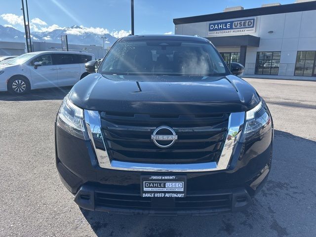 2022 Nissan Pathfinder SV