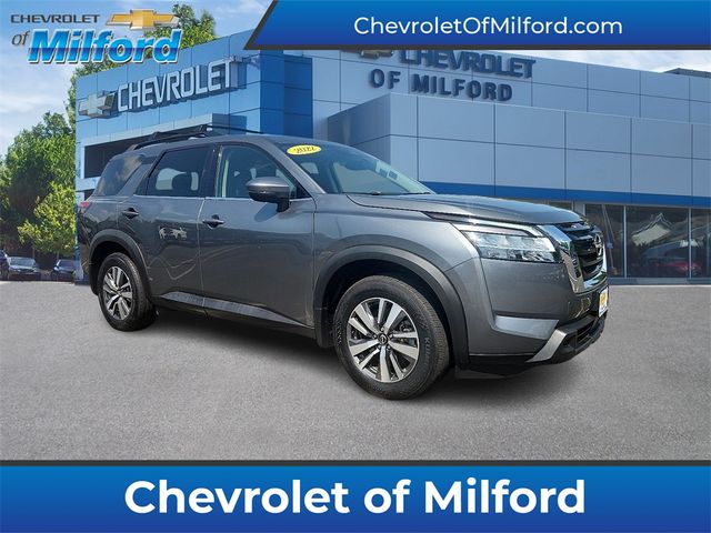 2022 Nissan Pathfinder SV