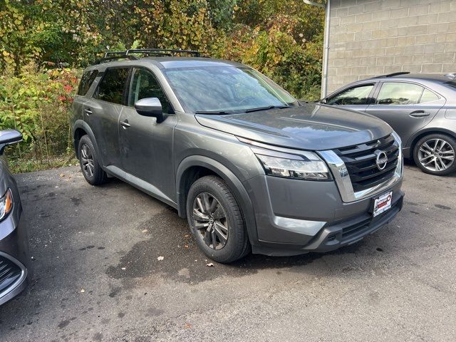 2022 Nissan Pathfinder SV