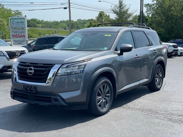 2022 Nissan Pathfinder SV