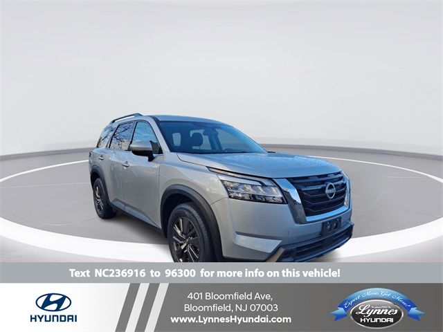 2022 Nissan Pathfinder SV