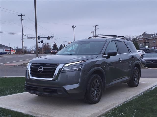 2022 Nissan Pathfinder SV