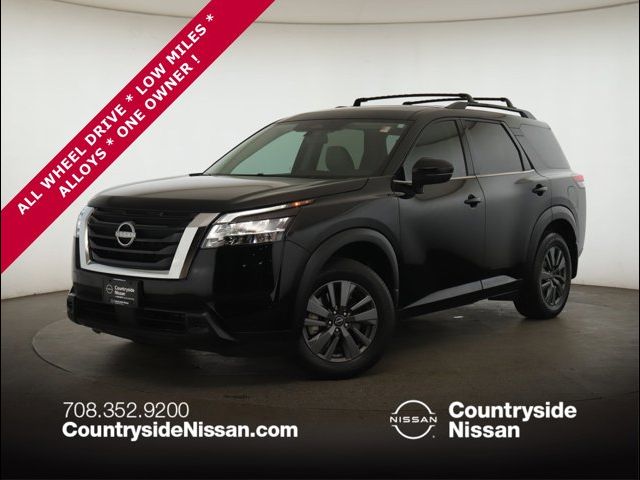 2022 Nissan Pathfinder SV