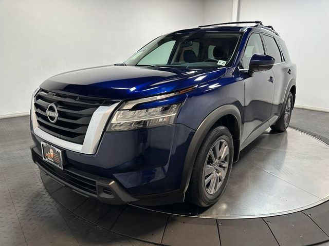 2022 Nissan Pathfinder SV
