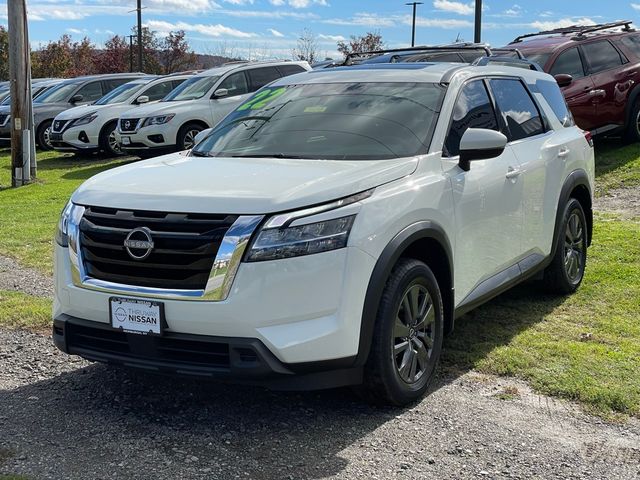 2022 Nissan Pathfinder SV