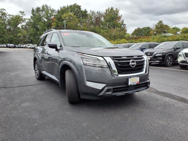 2022 Nissan Pathfinder SV