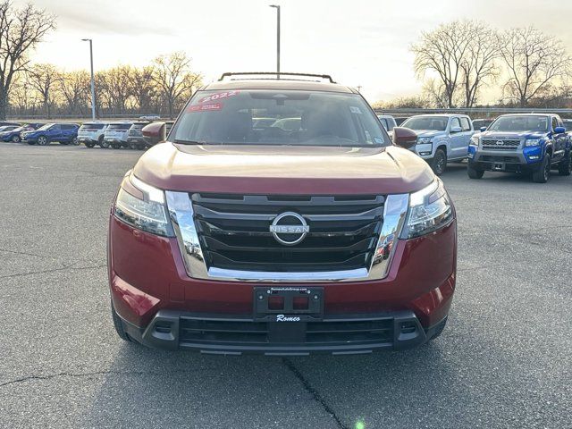 2022 Nissan Pathfinder SV