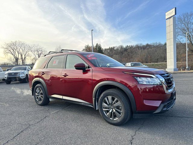 2022 Nissan Pathfinder SV