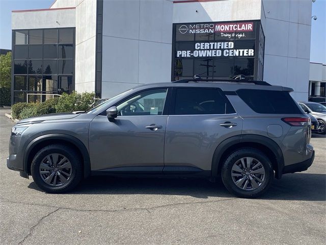 2022 Nissan Pathfinder SV