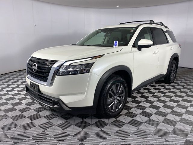 2022 Nissan Pathfinder SV