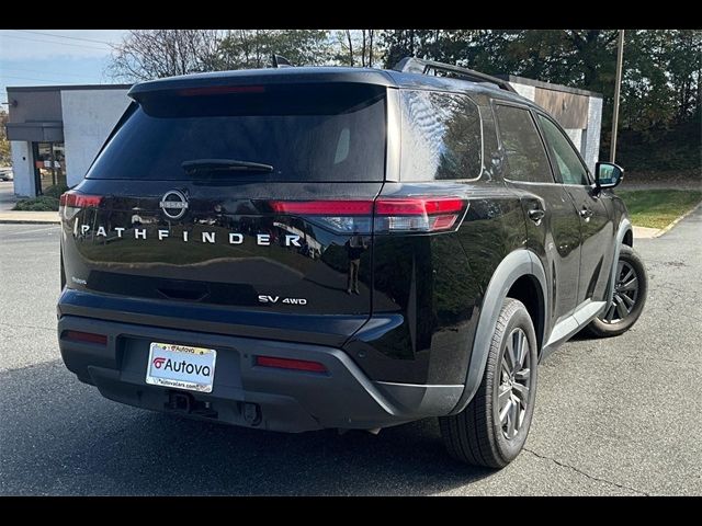 2022 Nissan Pathfinder SV