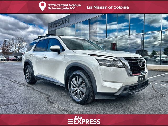 2022 Nissan Pathfinder SV