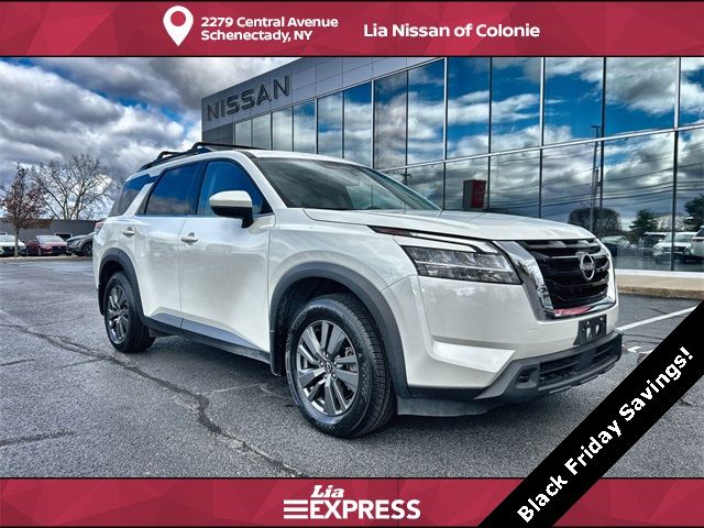 2022 Nissan Pathfinder SV