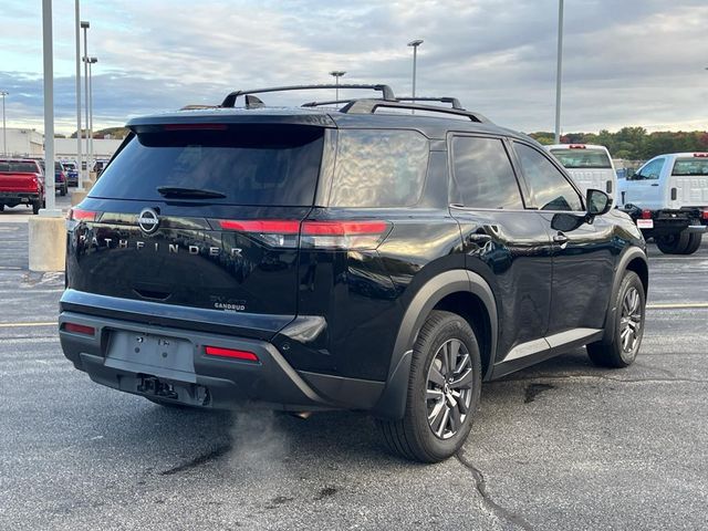 2022 Nissan Pathfinder SV