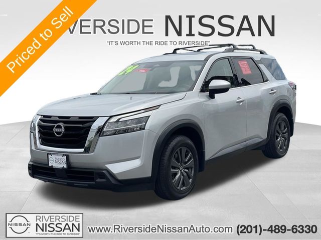 2022 Nissan Pathfinder SV