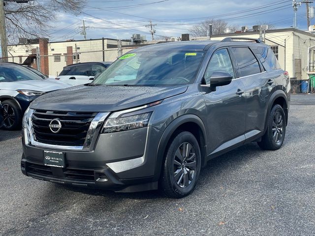 2022 Nissan Pathfinder SV