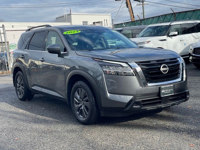 2022 Nissan Pathfinder SV