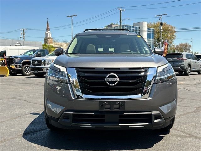 2022 Nissan Pathfinder SV