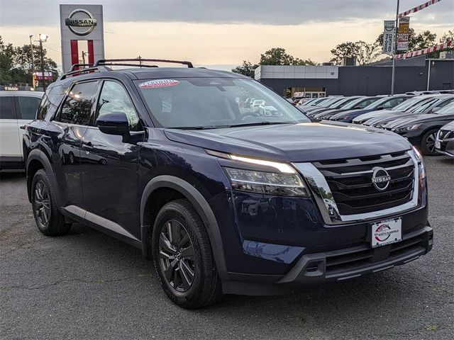 2022 Nissan Pathfinder SV