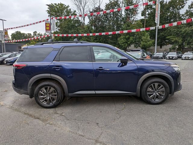 2022 Nissan Pathfinder SV