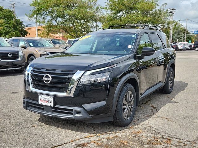 2022 Nissan Pathfinder SV