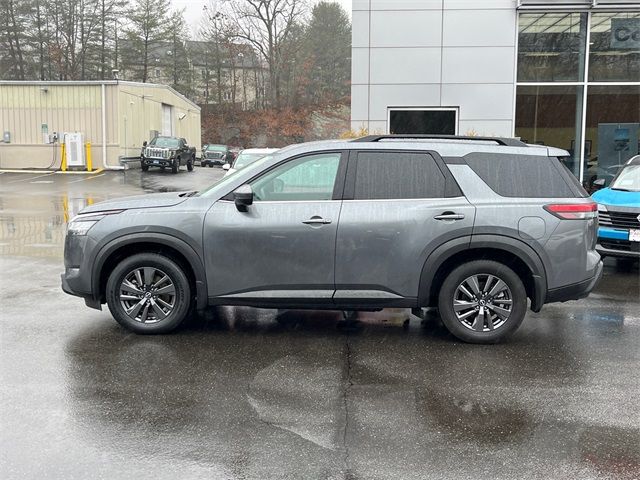 2022 Nissan Pathfinder SV