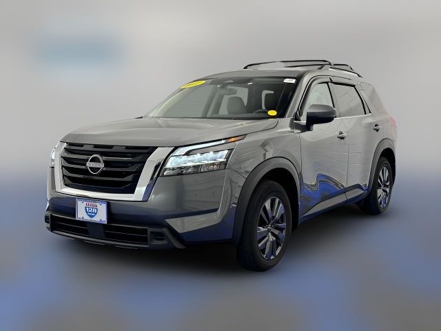 2022 Nissan Pathfinder SV