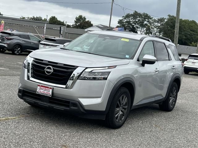 2022 Nissan Pathfinder SV