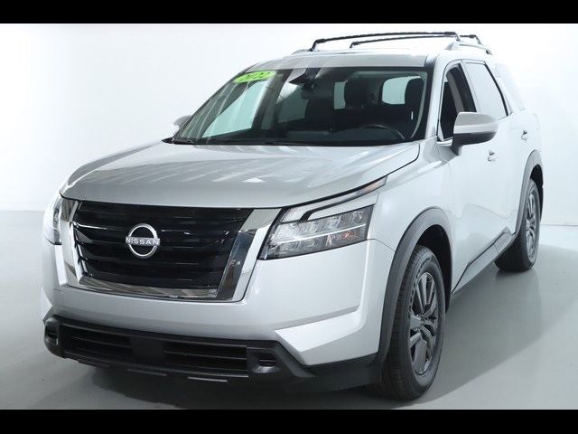 2022 Nissan Pathfinder SV