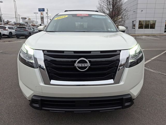 2022 Nissan Pathfinder SV