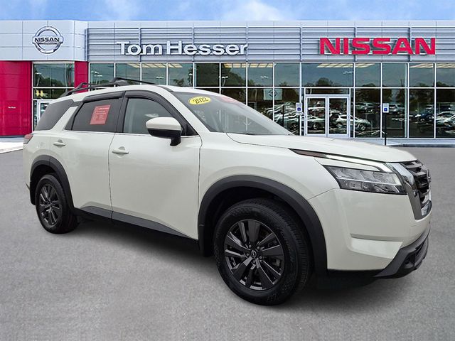 2022 Nissan Pathfinder SV