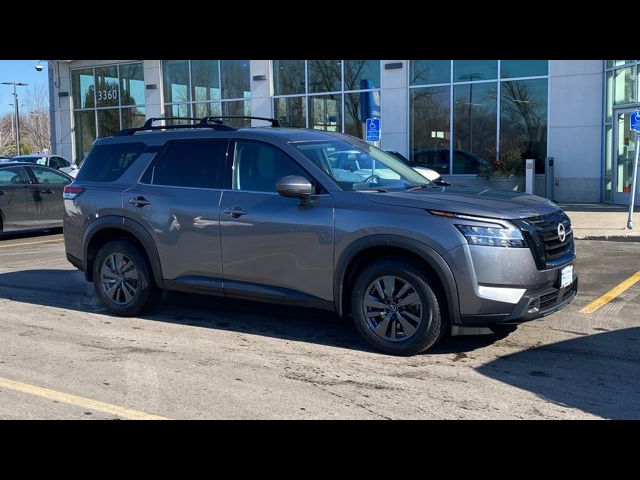 2022 Nissan Pathfinder SV