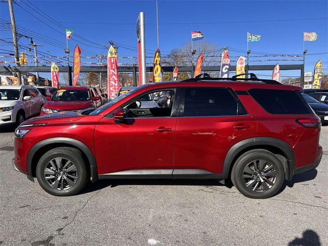 2022 Nissan Pathfinder SV