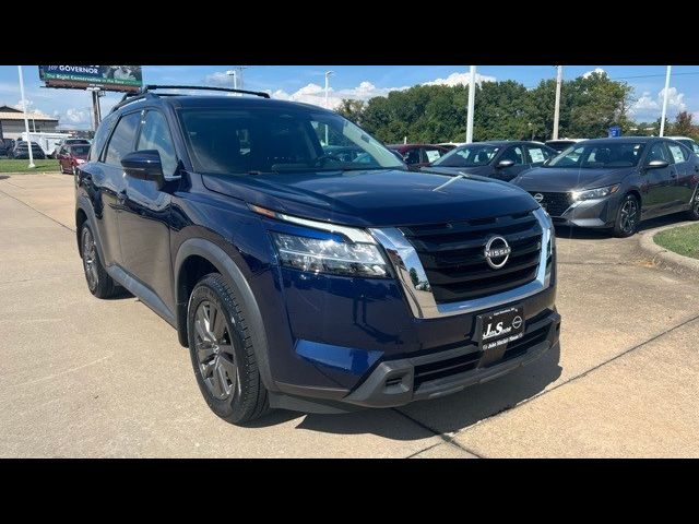 2022 Nissan Pathfinder SV