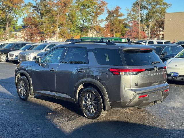 2022 Nissan Pathfinder SV