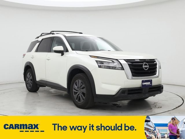 2022 Nissan Pathfinder SV
