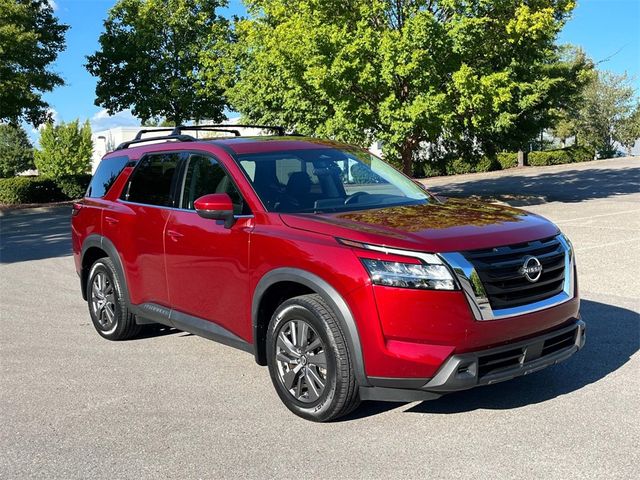 2022 Nissan Pathfinder SV