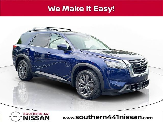 2022 Nissan Pathfinder SV