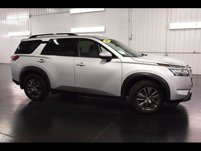 2022 Nissan Pathfinder SV