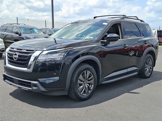 2022 Nissan Pathfinder SV