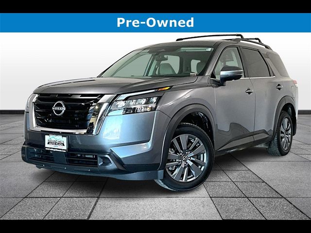 2022 Nissan Pathfinder SV