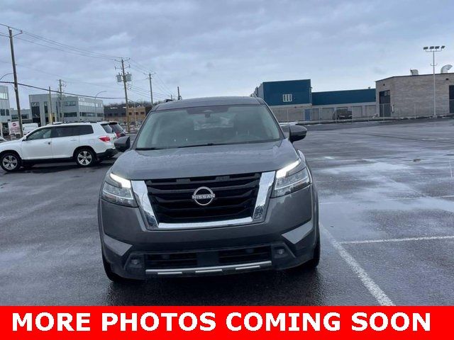 2022 Nissan Pathfinder SV