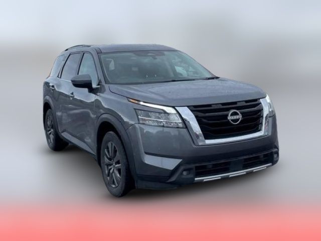 2022 Nissan Pathfinder SV