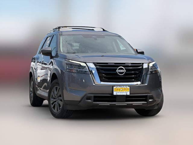 2022 Nissan Pathfinder SV
